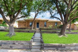 1724 Saint James Drive, Carrollton, TX 75007