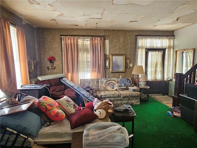 802 Harrison Ave, Jeannette, PA 15644