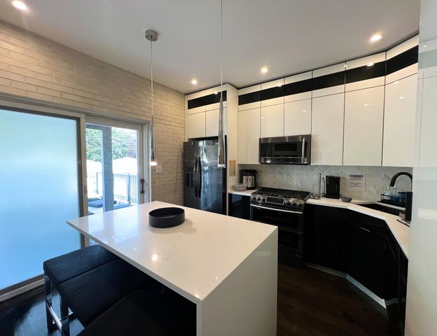 3839 N Hamlin Avenue 1, Chicago, IL 60618