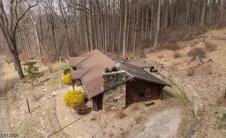 7 Derry Run Ln, Lebanon Twp., NJ 08826