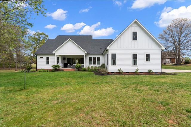 209 Waterfront Drive, Williamston, SC 29697