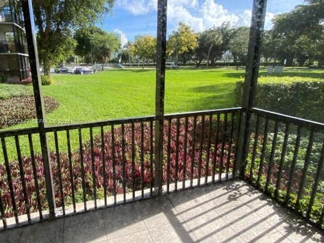 3475 N Country Club Dr 106, Aventura, FL 33180