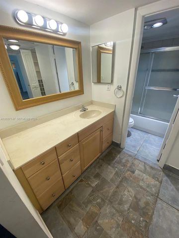 3475 N Country Club Dr 106, Aventura, FL 33180