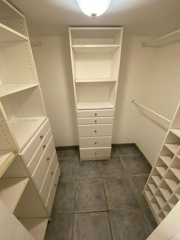 3475 N Country Club Dr 106, Aventura, FL 33180