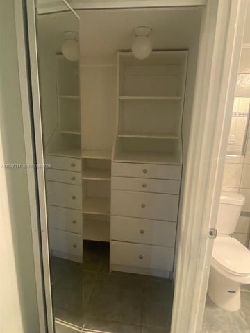 3475 N Country Club Dr 106, Aventura, FL 33180