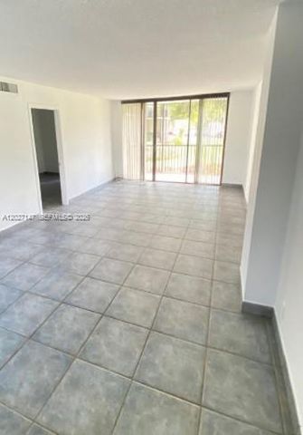 3475 N Country Club Dr 106, Aventura, FL 33180