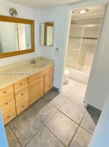 3475 N Country Club Dr 106, Aventura, FL 33180