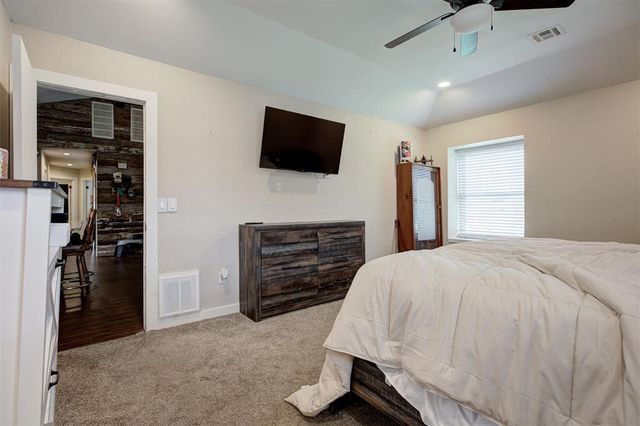 19800 Aaron Drive, Harrah, OK 73045