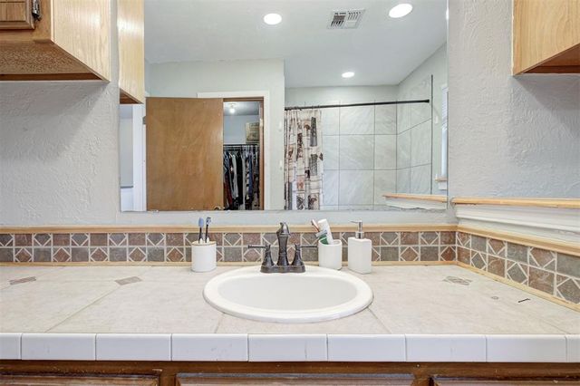 19800 Aaron Drive, Harrah, OK 73045