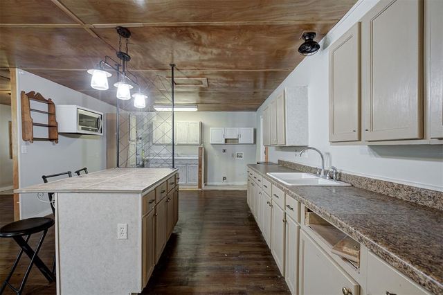 19800 Aaron Drive, Harrah, OK 73045
