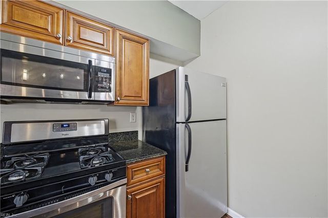 608 Guy LN, Newport News, VA 23602