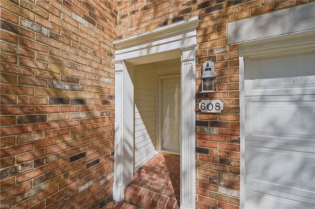 608 Guy LN, Newport News, VA 23602