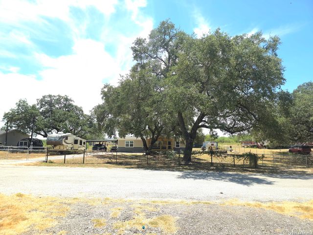 700 AVERY CIR, Poteet, TX 78065