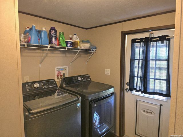 700 AVERY CIR, Poteet, TX 78065