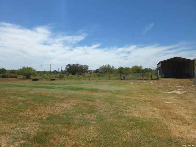 700 AVERY CIR, Poteet, TX 78065