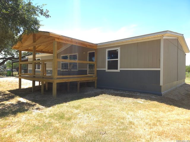700 AVERY CIR, Poteet, TX 78065