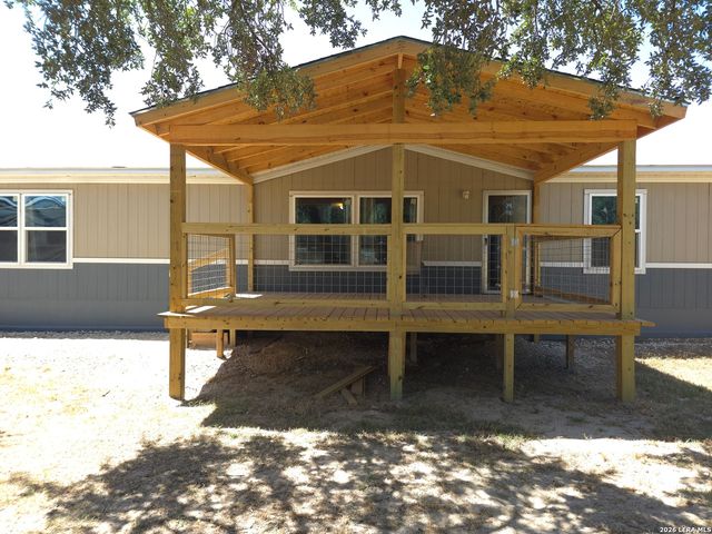 700 AVERY CIR, Poteet, TX 78065