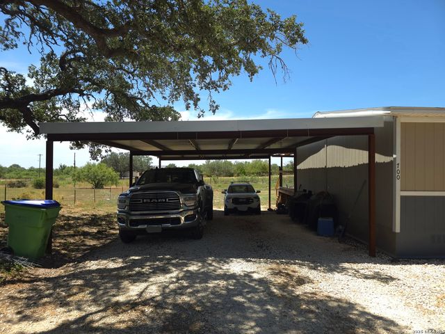 700 AVERY CIR, Poteet, TX 78065