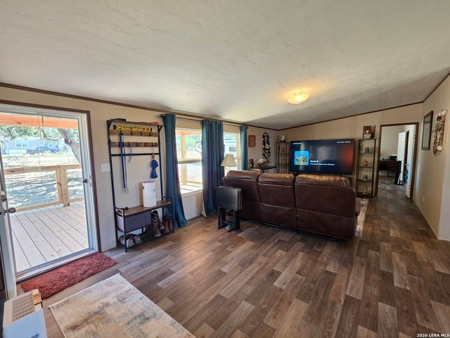 700 AVERY CIR, Poteet, TX 78065
