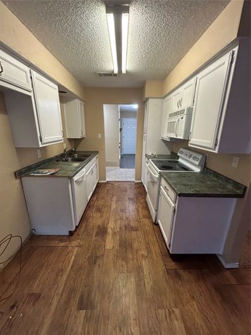 2609 N Casa Blanca Court, Arlington, TX 76015