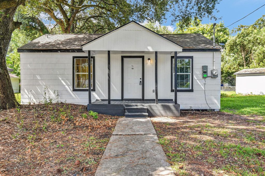 1332 Montgomery Street, La Marque, TX 77568