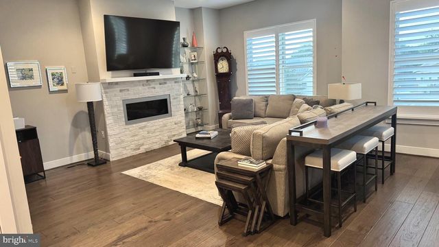 113 DYER CT., Herndon, VA 20170