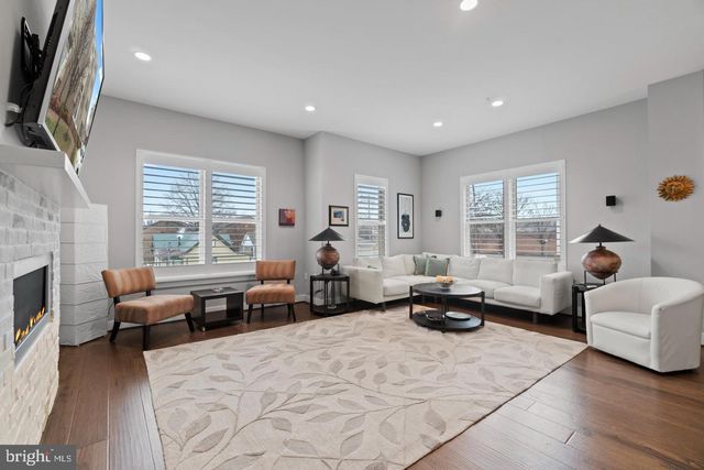 113 DYER CT., Herndon, VA 20170