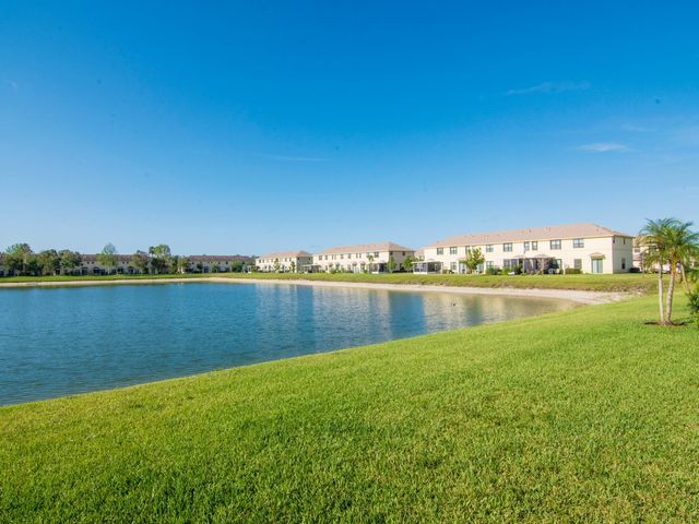 9842 E Villa Circle, Vero Beach, FL 32966