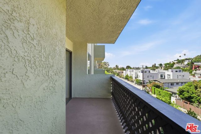 2018 Griffith Park Boulevard 203, Los Angeles, CA 90039
