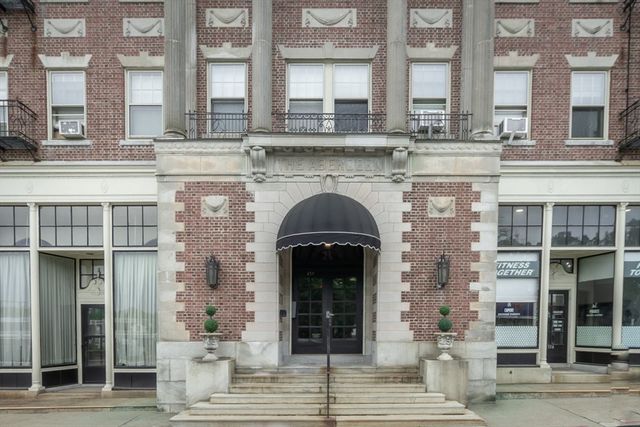 354 N Main Street 213, Andover, MA 01810