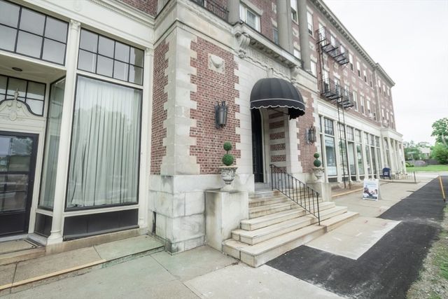 354 N Main Street 213, Andover, MA 01810
