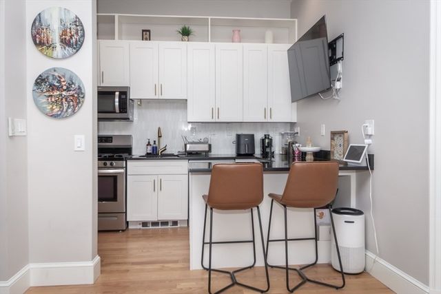 354 N Main Street 213, Andover, MA 01810