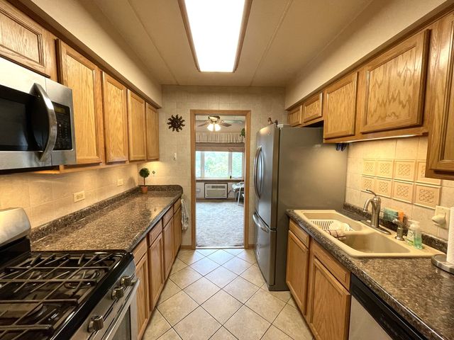 7117 W 93rd Street 401, Oak Lawn, IL 60453