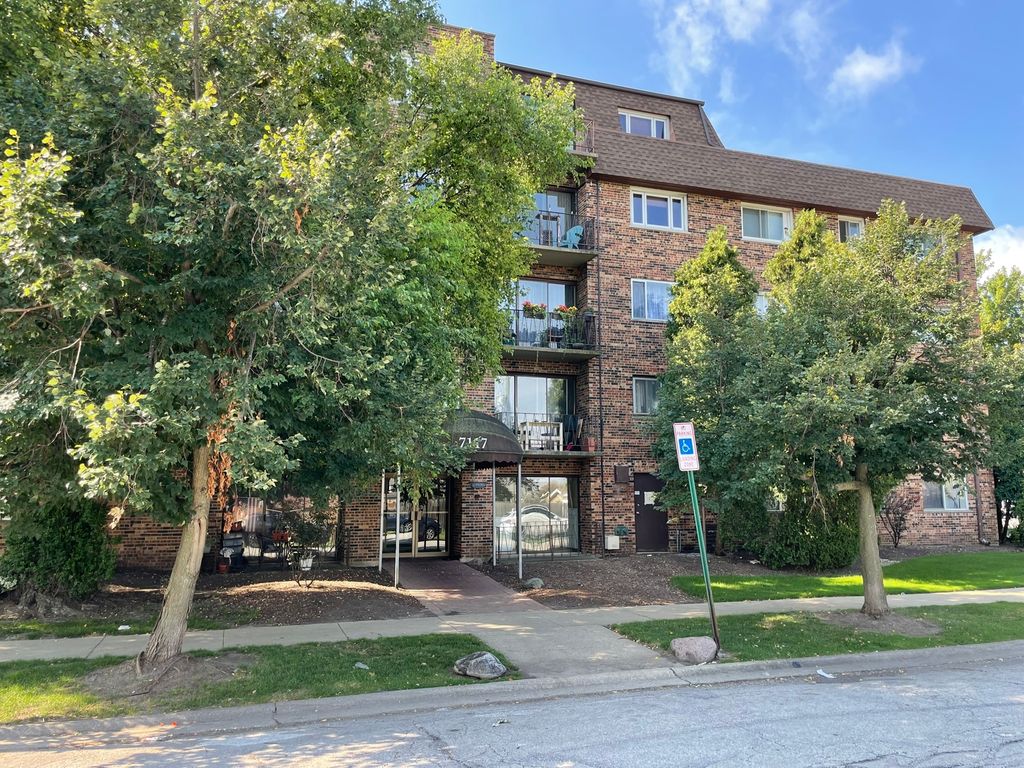 7117 W 93rd Street 401, Oak Lawn, IL 60453