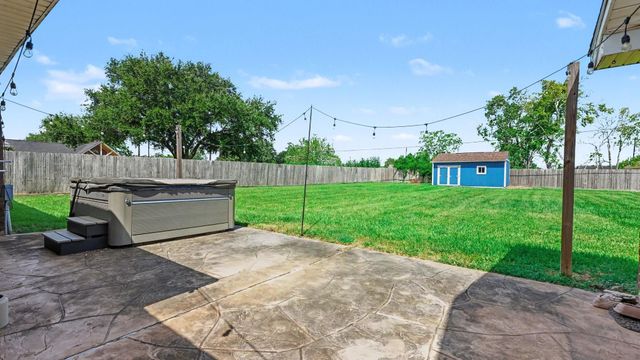 3119 Kathleen Drive, Mont Belvieu, TX 77523