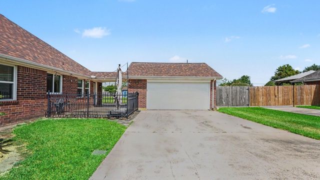 3119 Kathleen Drive, Mont Belvieu, TX 77523