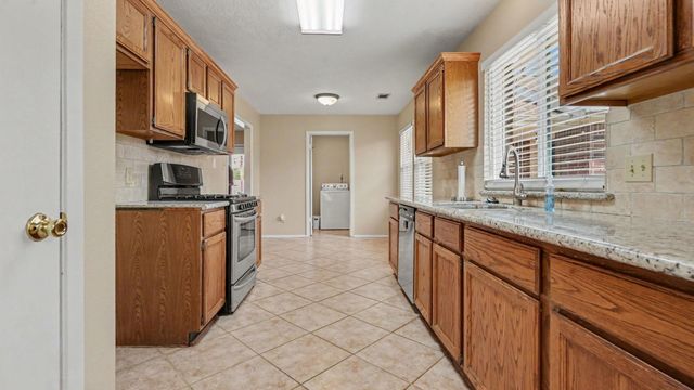 3119 Kathleen Drive, Mont Belvieu, TX 77523