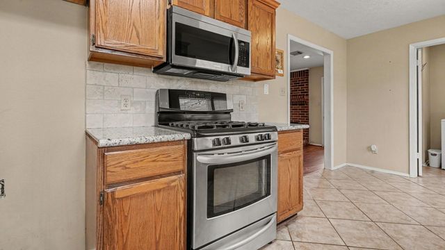 3119 Kathleen Drive, Mont Belvieu, TX 77523