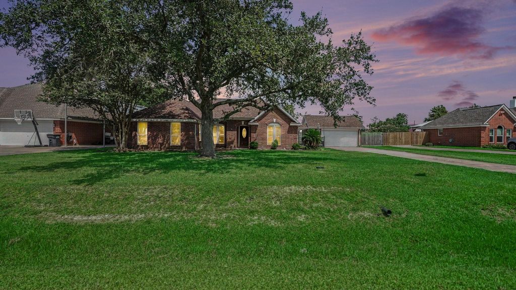 3119 Kathleen Drive, Mont Belvieu, TX 77523