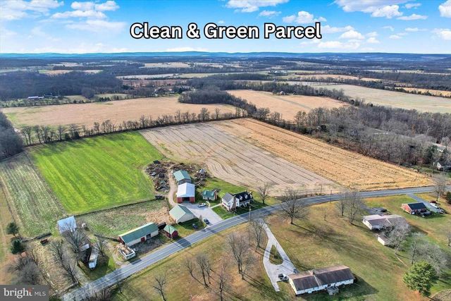 2894 OXFORD RD, New Oxford, PA 17350