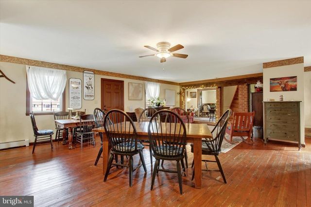 2894 OXFORD RD, New Oxford, PA 17350