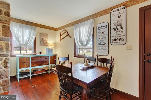 2894 OXFORD RD, New Oxford, PA 17350