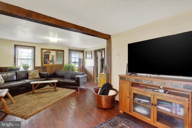 2894 OXFORD RD, New Oxford, PA 17350