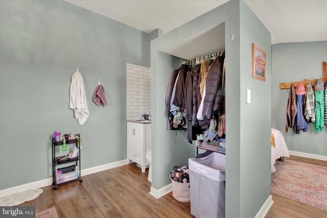 2894 OXFORD RD, New Oxford, PA 17350