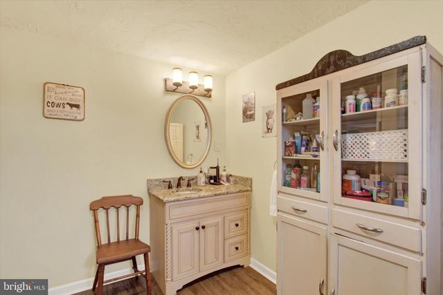 2894 OXFORD RD, New Oxford, PA 17350