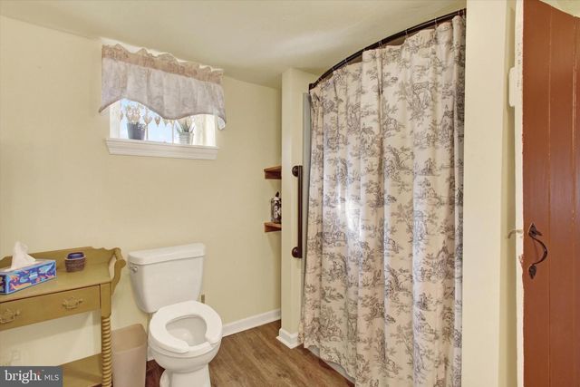 2894 OXFORD RD, New Oxford, PA 17350