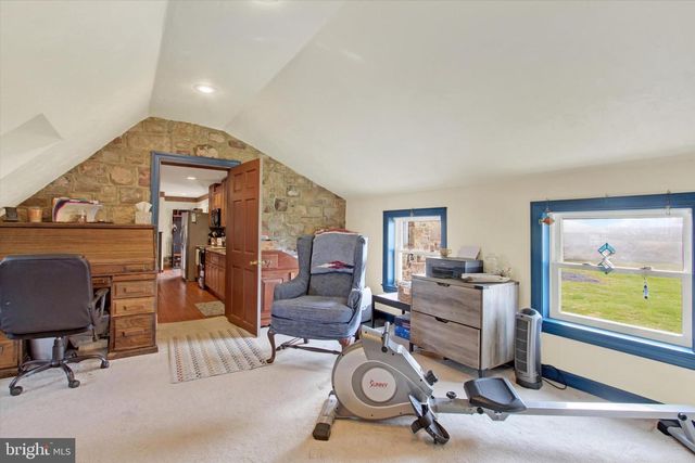 2894 OXFORD RD, New Oxford, PA 17350