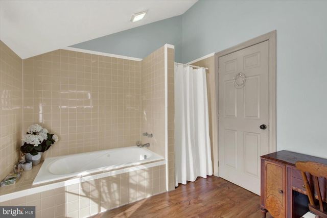 2894 OXFORD RD, New Oxford, PA 17350