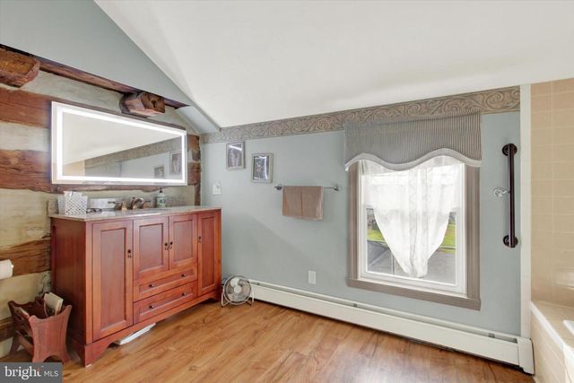 2894 OXFORD RD, New Oxford, PA 17350