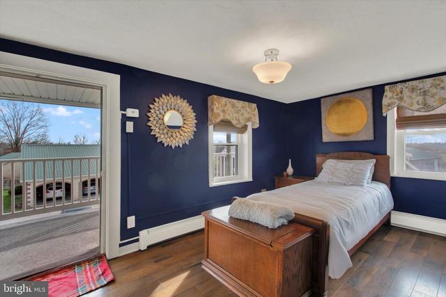 2894 OXFORD RD, New Oxford, PA 17350